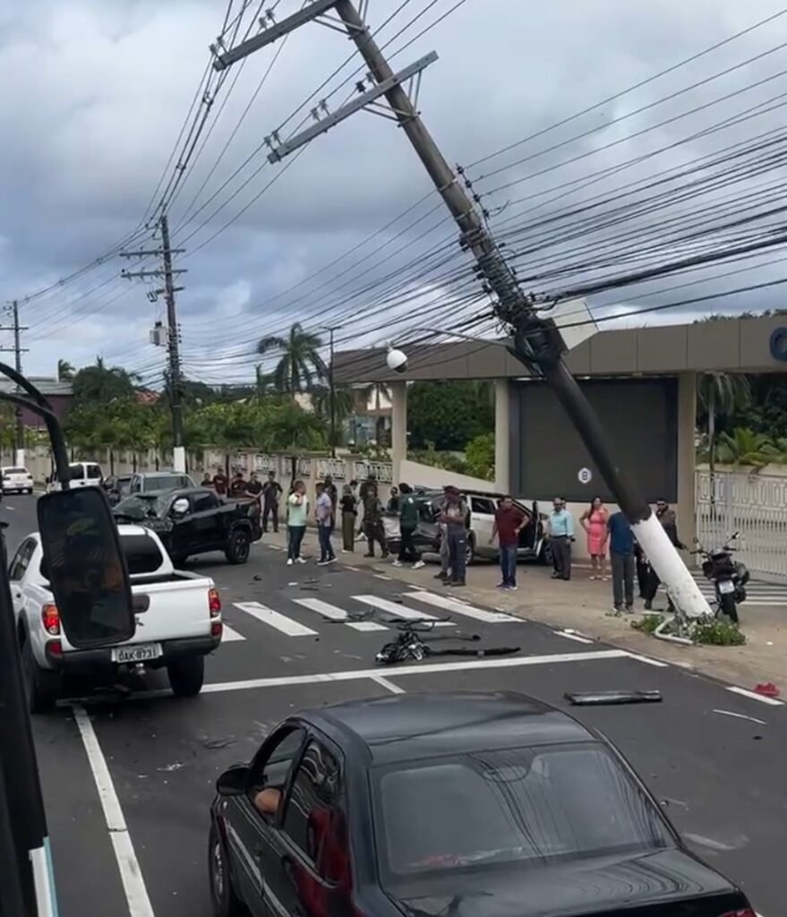 Alta velocidade e imprudência: acidente grave deixa feridos na Ponta Negra, em Manaus