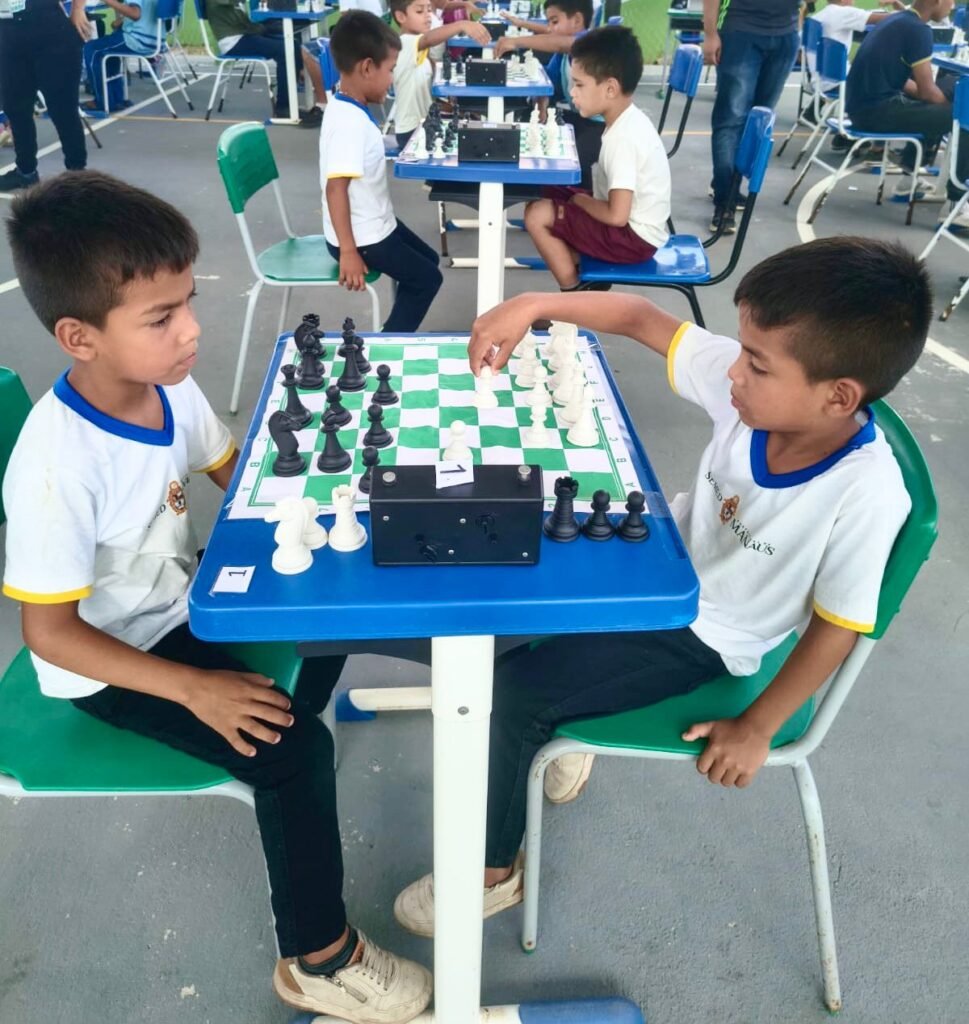 Xadrez escolar mobiliza estudantes da zona rural em torneio da Prefeitura de Manaus