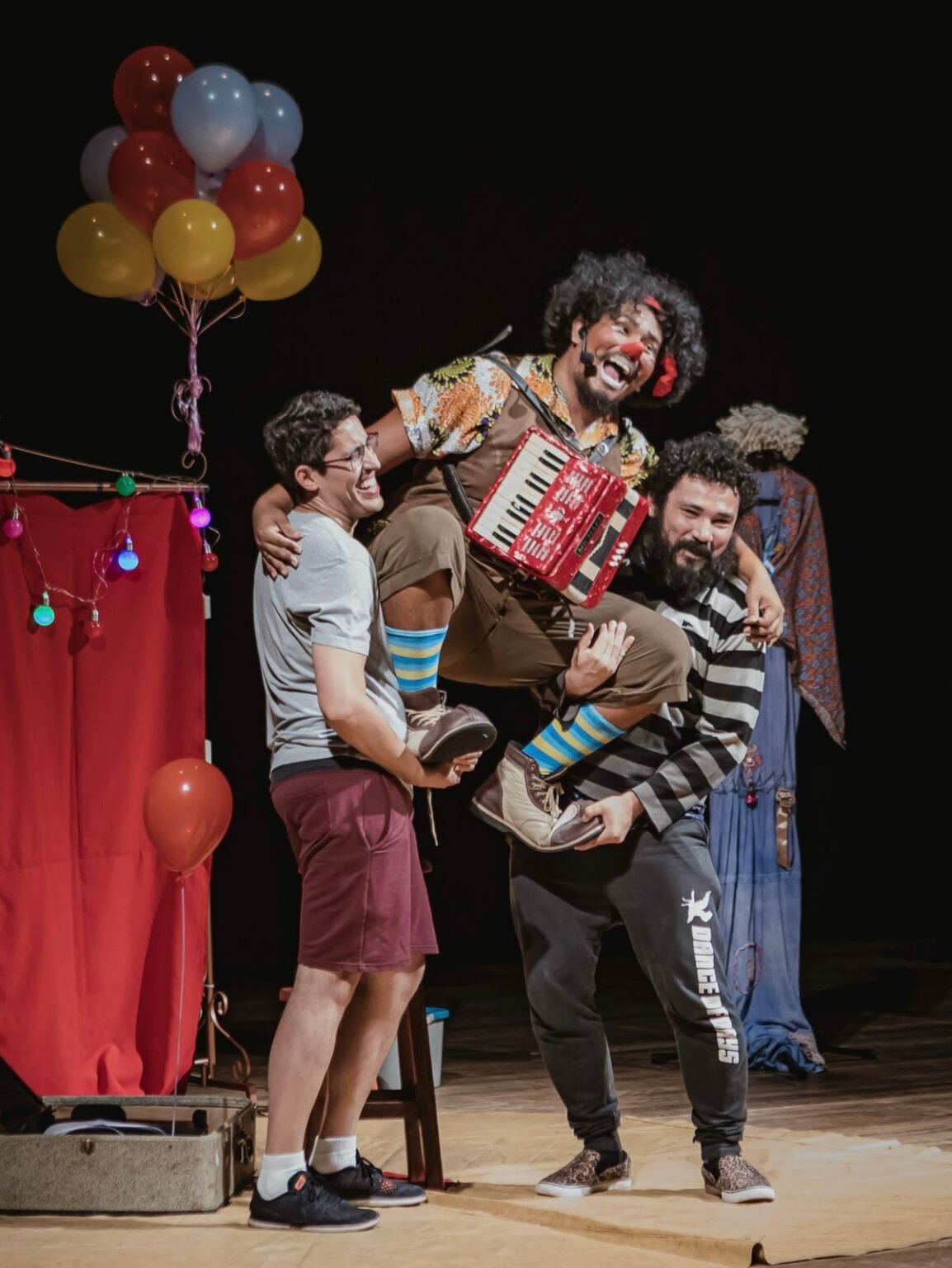 Espetáculo “Balões” leva poesia e encanto ao Teatro da Instalação durante o #SouManaus 2025