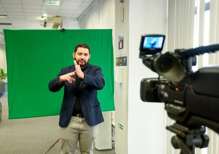 TRT-11 abre credenciamento de intérpretes de Libras em Manaus e Boa Vista com remuneração de até R$ 192 por hora