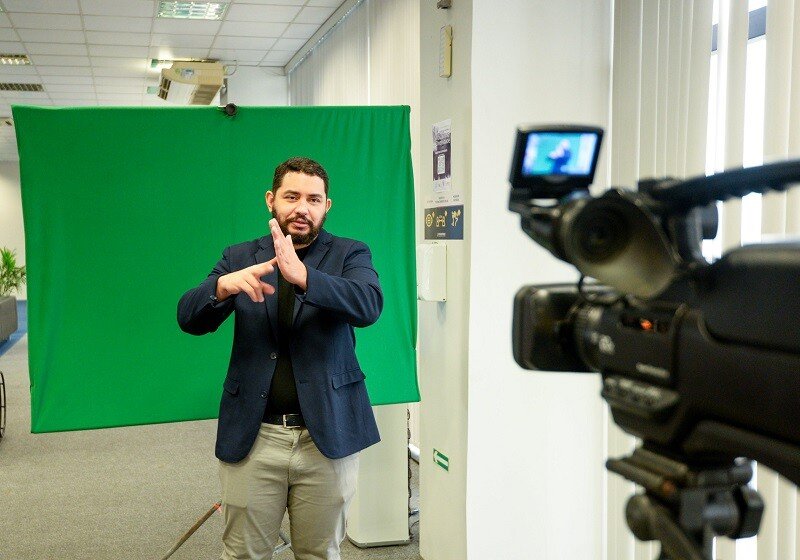 TRT-11 abre credenciamento de intérpretes de Libras em Manaus e Boa Vista com remuneração de até R$ 192 por hora