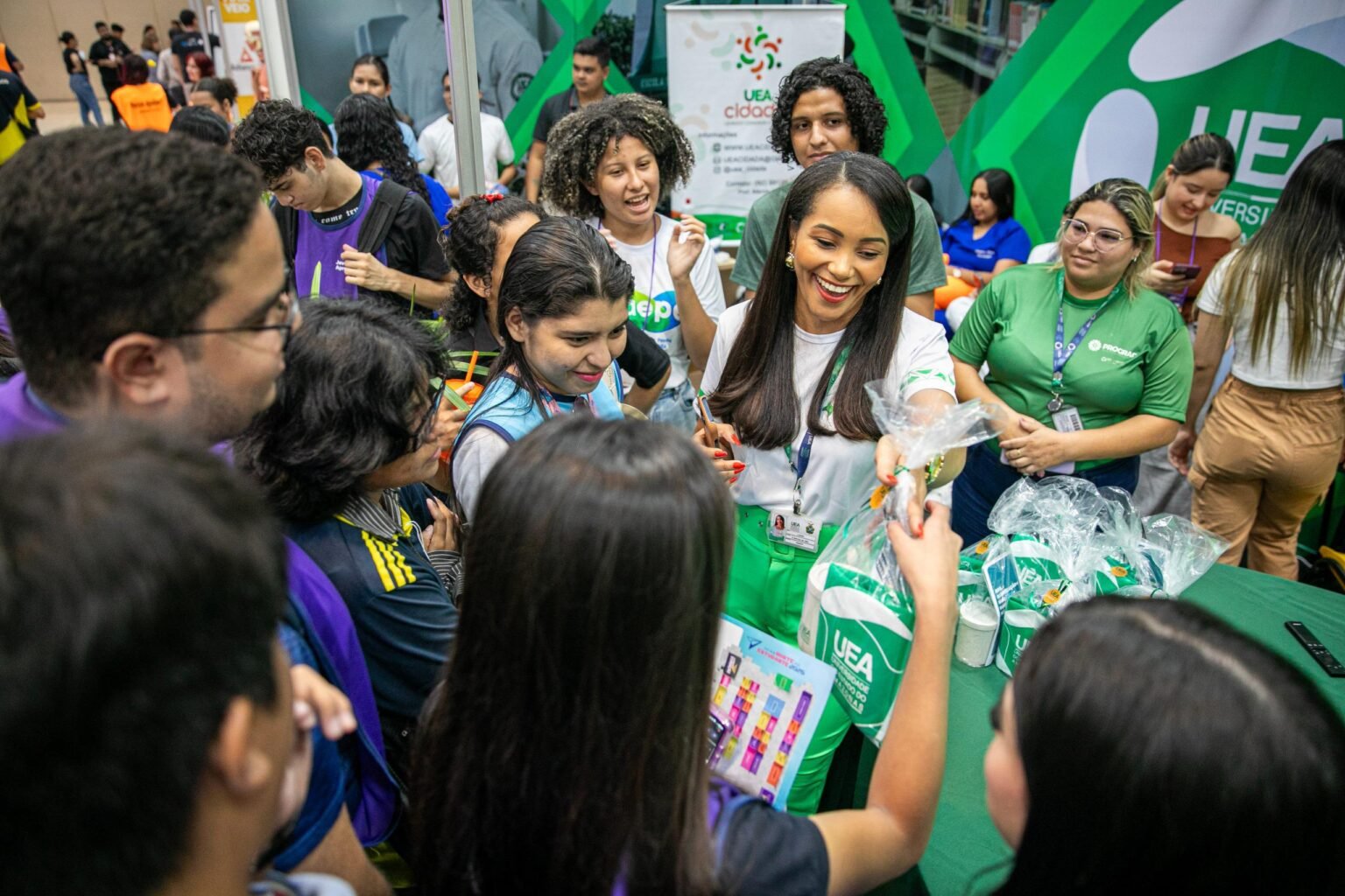 UEA leva inovação e experiências interativas à Feira Norte do Estudante 2025