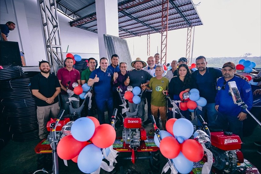 Entrega de implementos agrícolas fortalece produção rural em Carauari