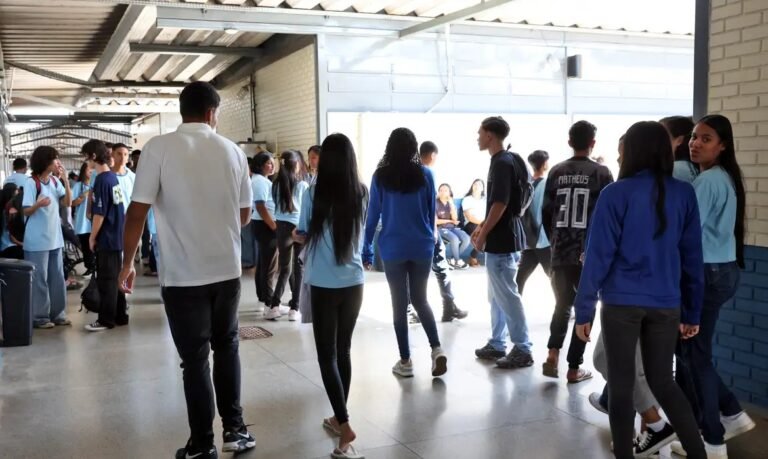 MEC inicia pagamento da 9ª parcela do Pé-de-Meia para estudantes do ensino médio