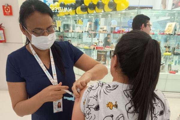 Campanha de vacinação contra influenza é levada ao público no Shopping Ponta Negra