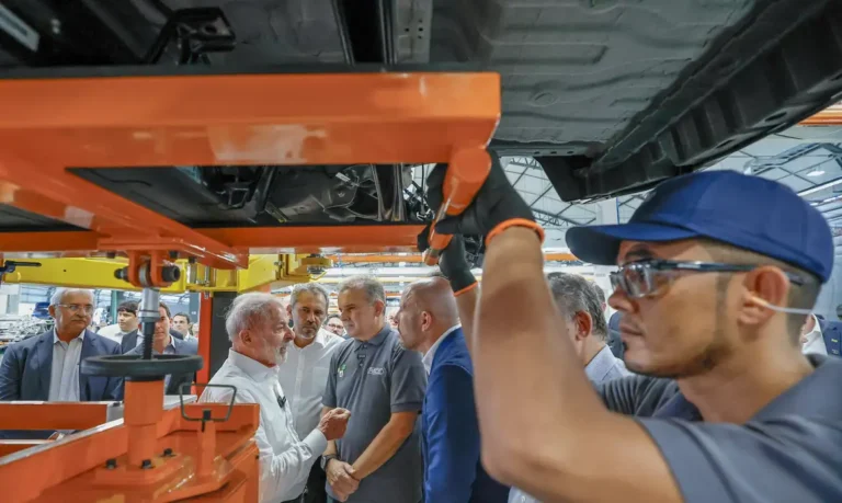 Lula atribui queda da pobreza à inflação menor e ao aumento dos salários