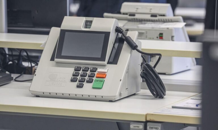 TSE conclui etapa de testes de segurança das urnas para as eleições de 2026