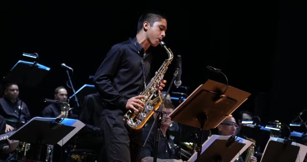 Clássicos do Natal ganham ritmo de jazz em concerto especial no Teatro Amazonas