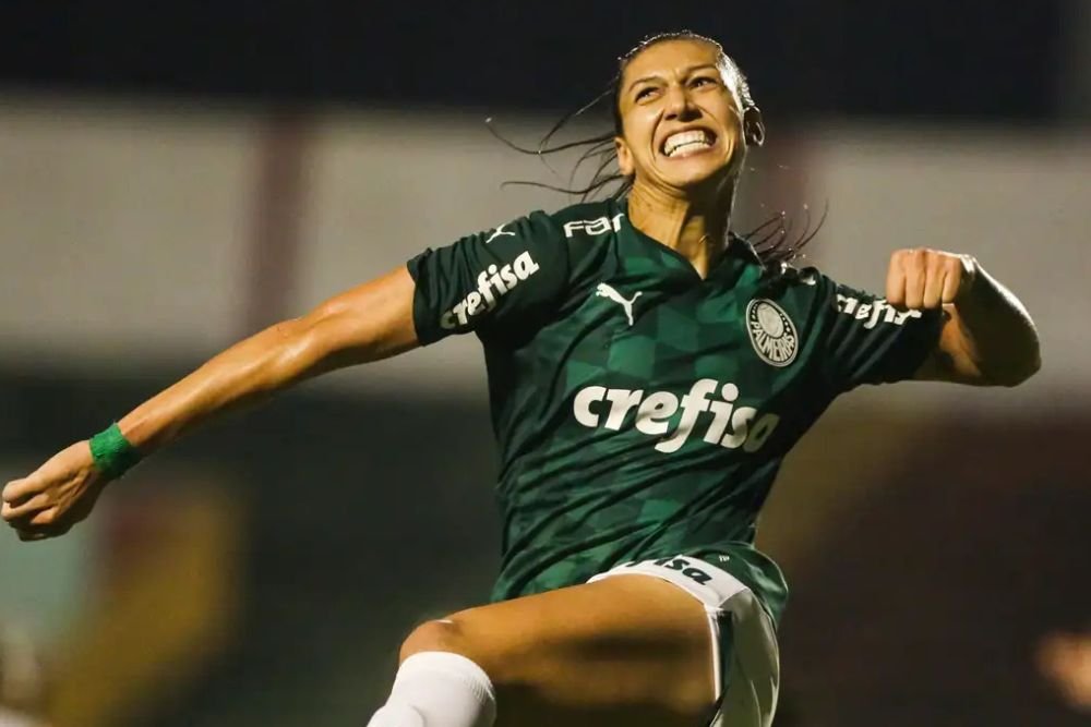 Bia Zaneratto retorna ao Palmeiras e assume a camisa 10 em 2026