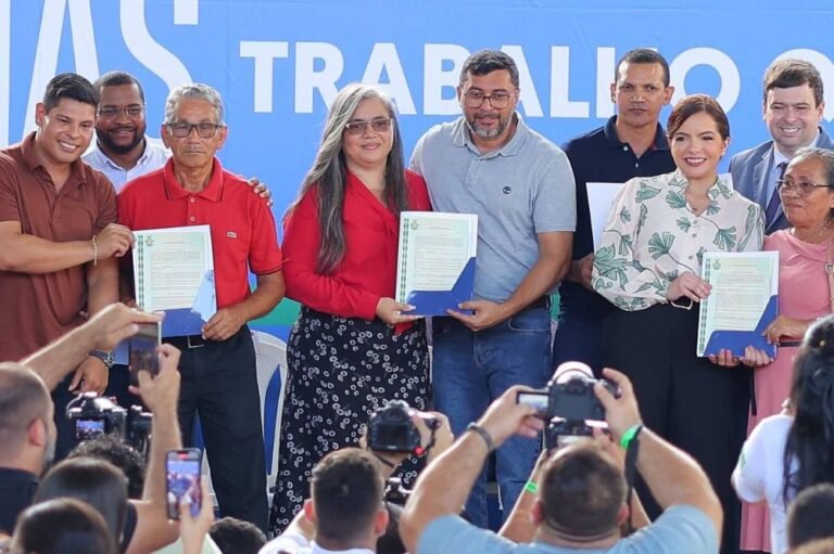 Wilson Lima inicia 2026 com entrega de mil títulos definitivos no bairro Santa Etelvina