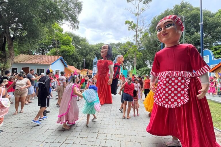 Bailinho de Carnaval anima crianças e famílias no parque Cidade da Criança