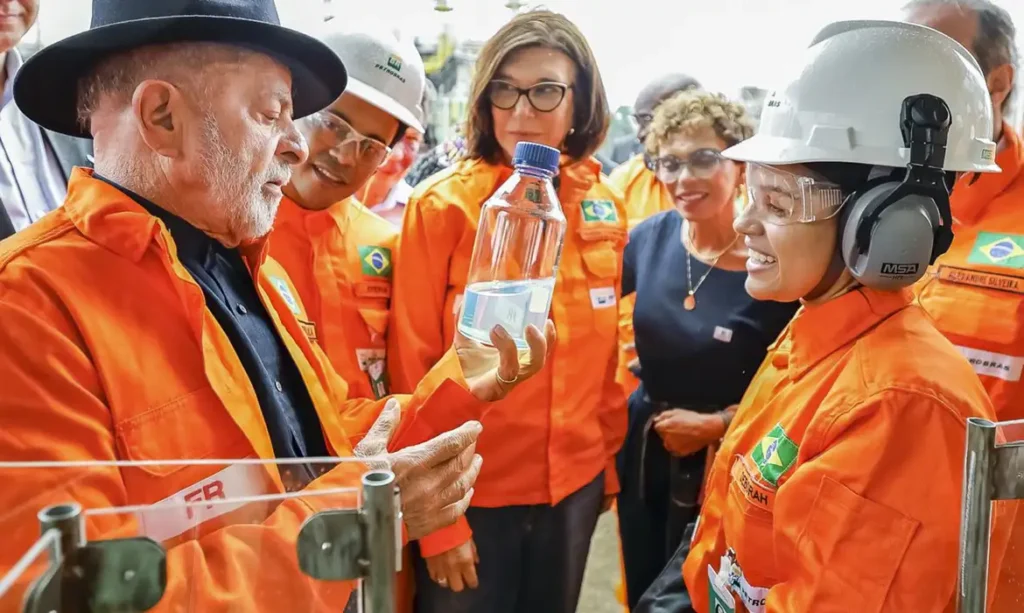 Em Minas Gerais, Lula defende criação de reserva estratégica de combustíveis para proteger mercado