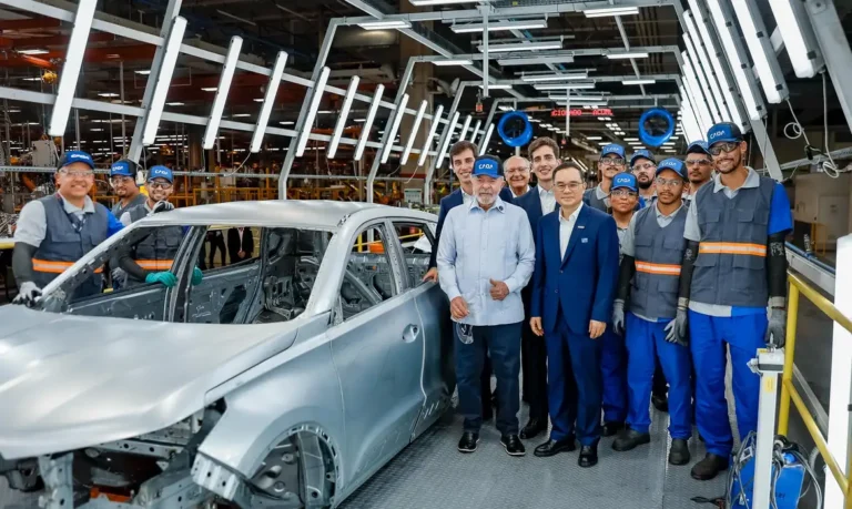 Governo apresentará solução para famílias endividadas, afirma Lula