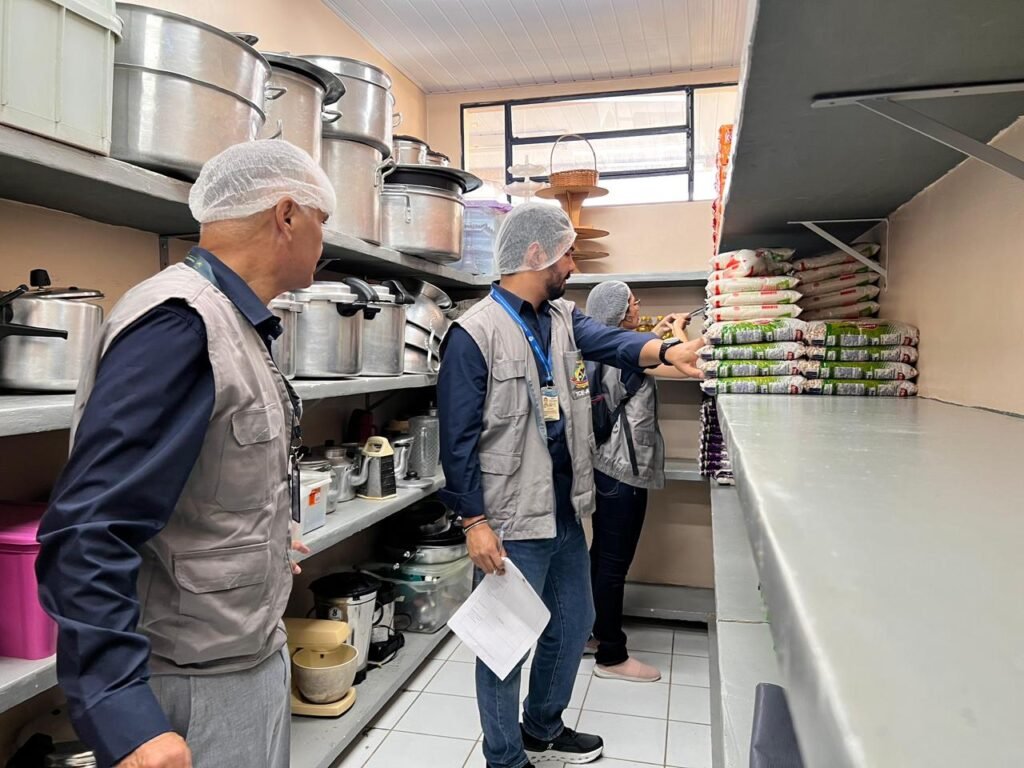Blitz fiscaliza merenda escolar em dez escolas estaduais de Manaus