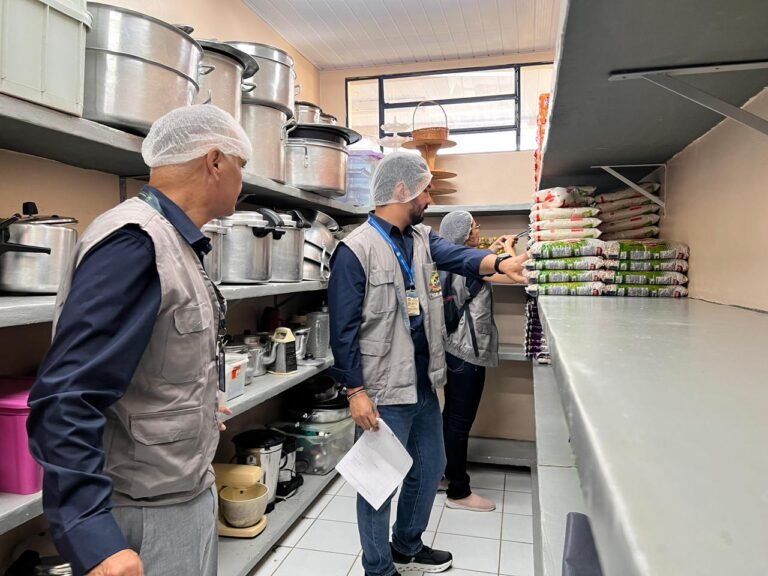 Blitz fiscaliza merenda escolar em dez escolas estaduais de Manaus