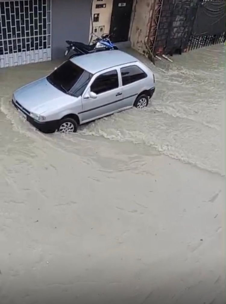 Compensa e Lago Azul são os bairros mais atingidos pela chuva desta quarta-feira, 25, em Manaus