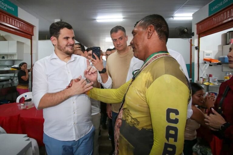 Prefeito Renato Junior inicia gestão com visita ao mercado Adolpho Lisboa em Manaus