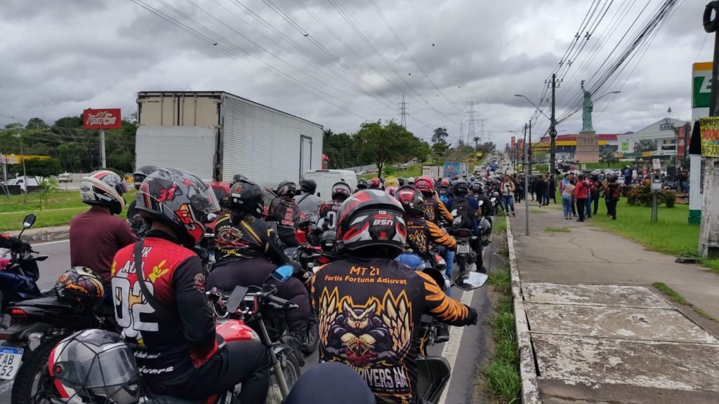 Em Manaus, motoristas protestam contra PL que regulamenta transporte por aplicativo no Brasil