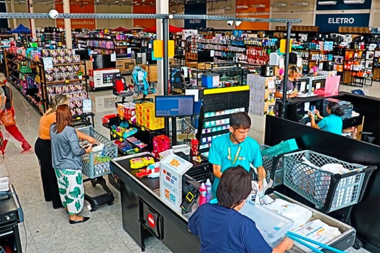 Economia do Amazonas mostra crescimento impulsionado por comércio e serviços