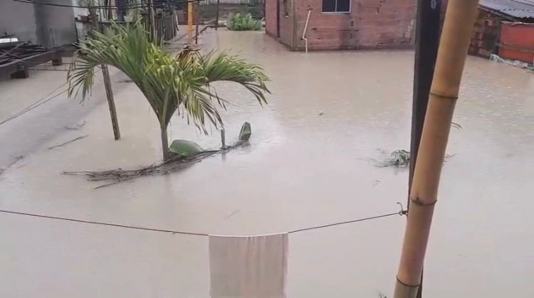 Zona Norte é uma das áreas mais atingidas pela chuva neste sábado, 4, em Manaus