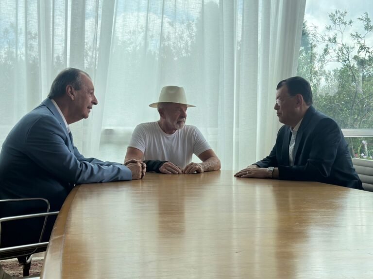 Lula reúne com senadores em Brasília e promete visita ao Amazonas para anunciar investimentos