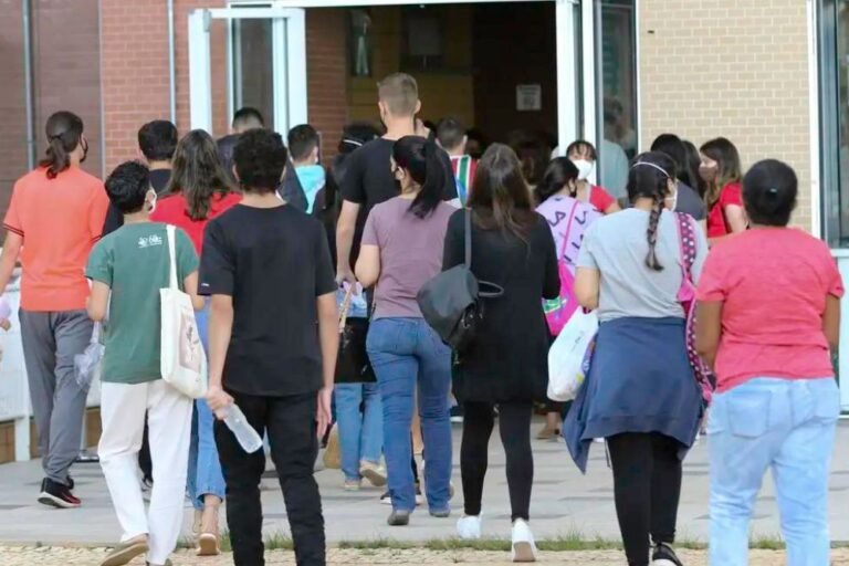MEC convoca candidatos da lista de espera do Fies para vagas remanescentes do primeiro semestre de 2026