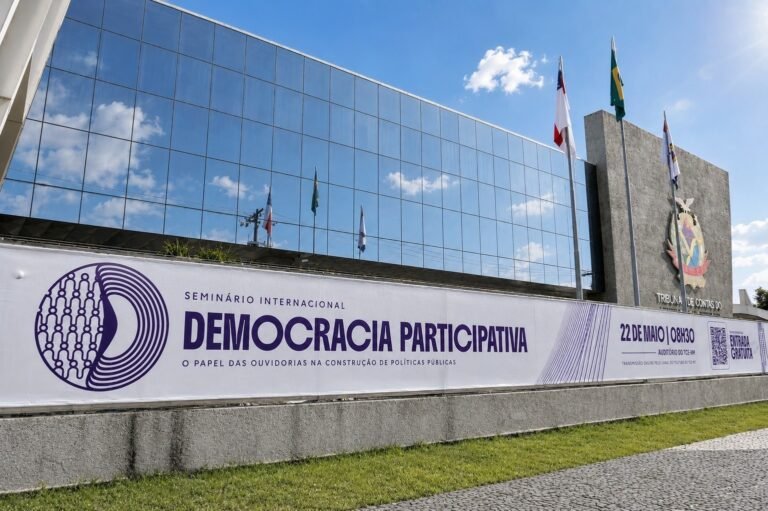 Seminário internacional do TCE-AM debate democracia participativa com presença de ministro do STJ