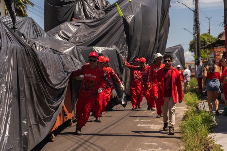 Garantido antecipa traslado de alegorias e intensifica preparativos para o Festival de Parintins 2026