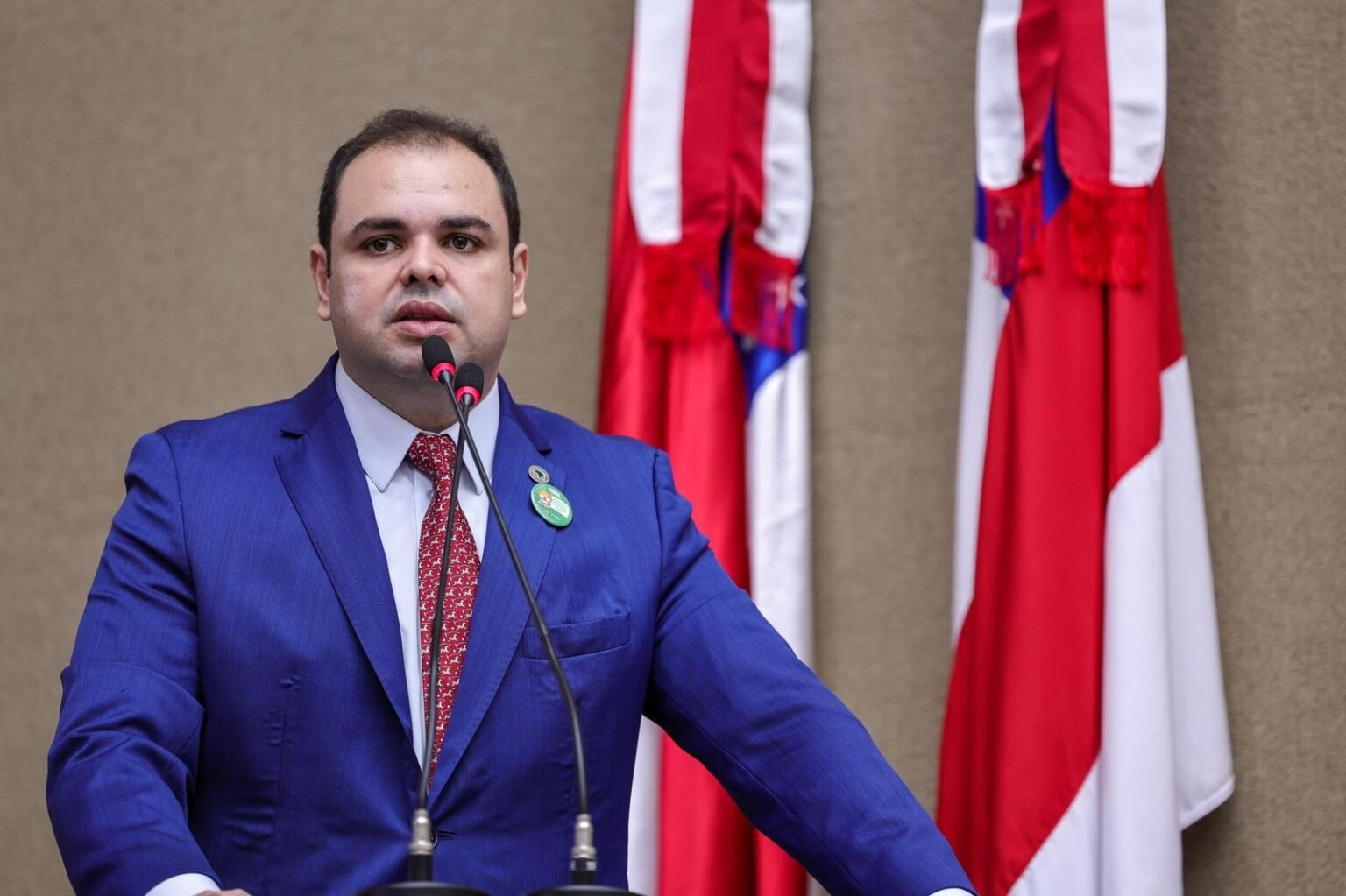 Governo do Amazonas antecipa primeira parcela do 13º salário para servidores estaduais