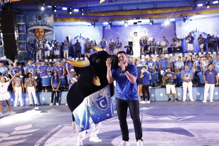 Caprichoso reúne torcida e testa espetáculo para o Festival em primeiro ensaio técnico