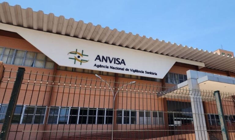Anvisa identifica regularidades e recolhe lotes de antibióticos e soro fisiológico