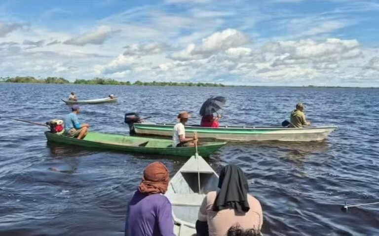 Corpo de idoso desaparecido após naufrágio é encontrado no Rio Urubu, no Amazonas