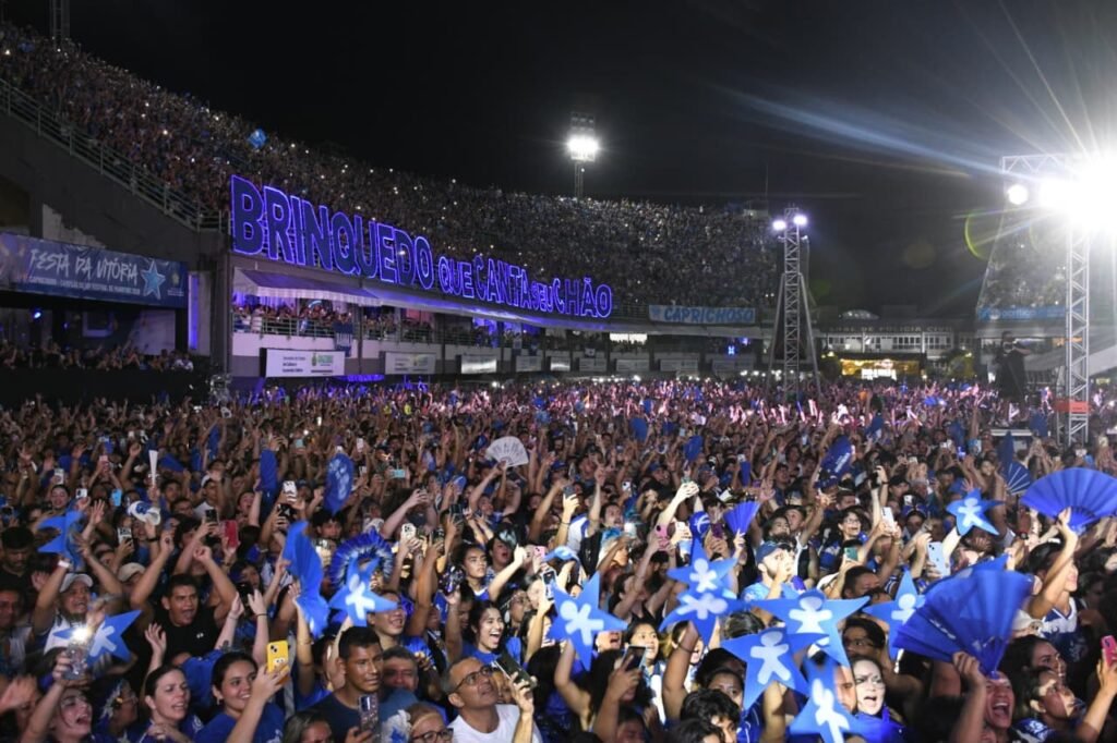 Com Sambódromo lotado e ação solidária em Manaus, Caprichoso celebra o 27º título