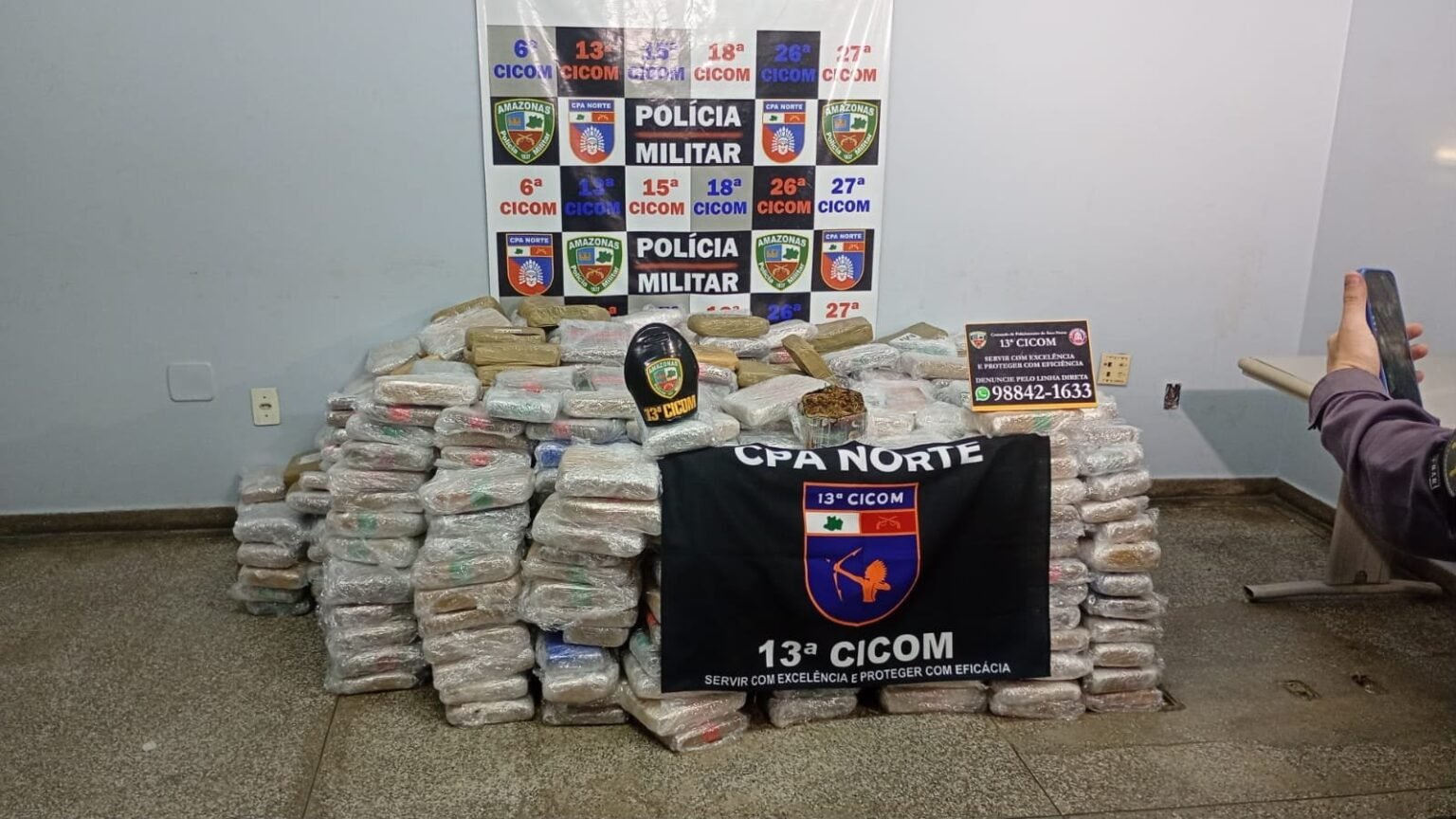Operação apreende quase 800 quilos de droga na Cidade de Deus