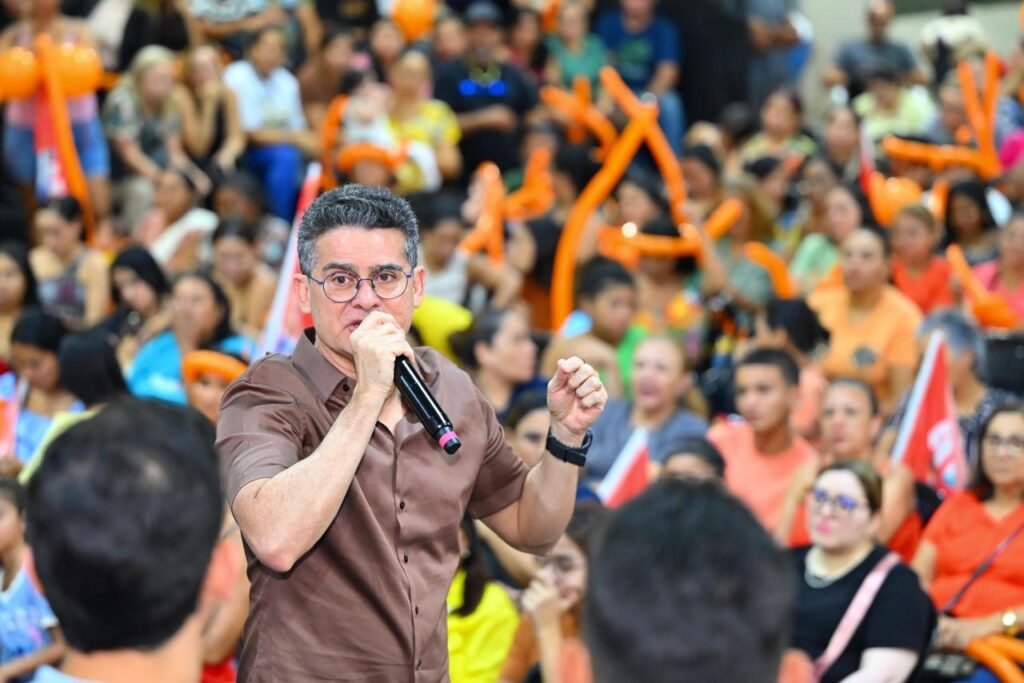 David Almeida reúne educadores e destaca resultados da educação municipal em encontro temático
