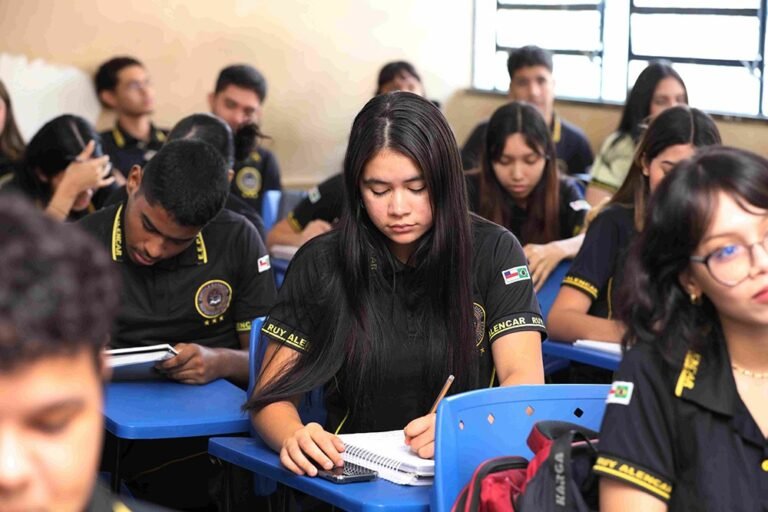 Educação financeira pode entrar no currículo escolar após aprovação no Senado