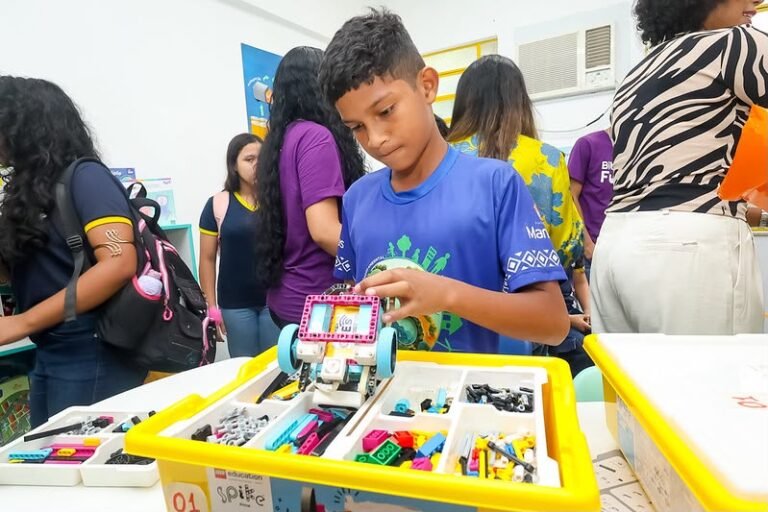 Prefeitura inaugura Biblioteca Futuro com Espaço Maker em escola da zona Norte de Manaus