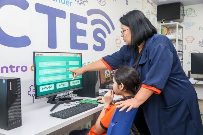 Centros de Tecnologias Educacionais beneficiam 80 mil estudantes municipais