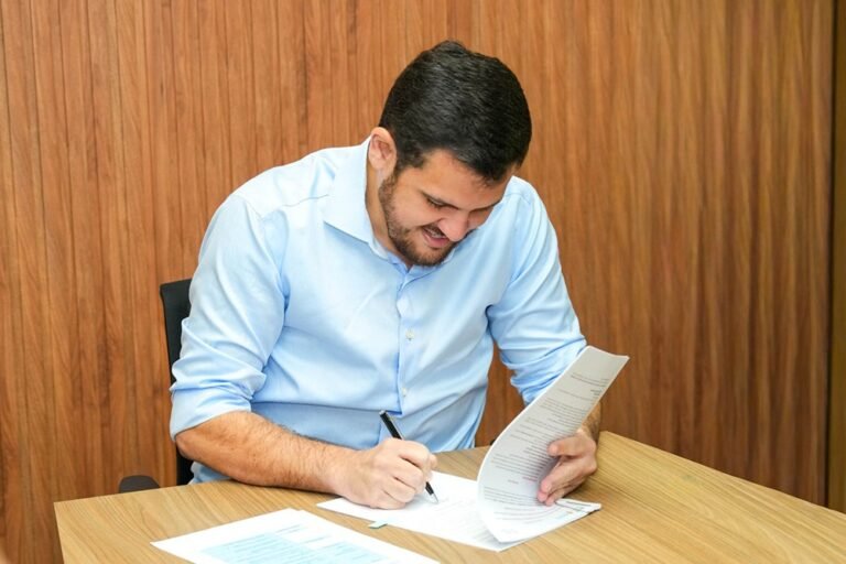 Prefeitura de Manaus abre concurso para auditor fiscal da Semef com salário inicial de R$ 27 mil