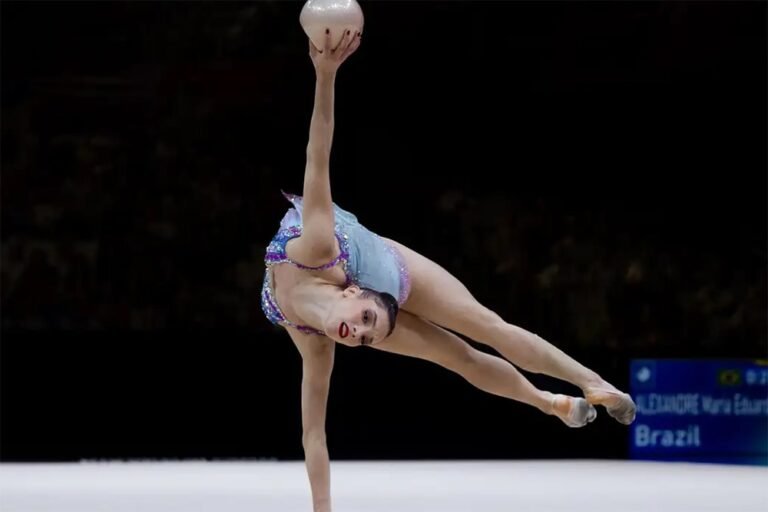 Babi e Maria Eduarda se destacam na estreia do Mundial de Ginástica Rítmica