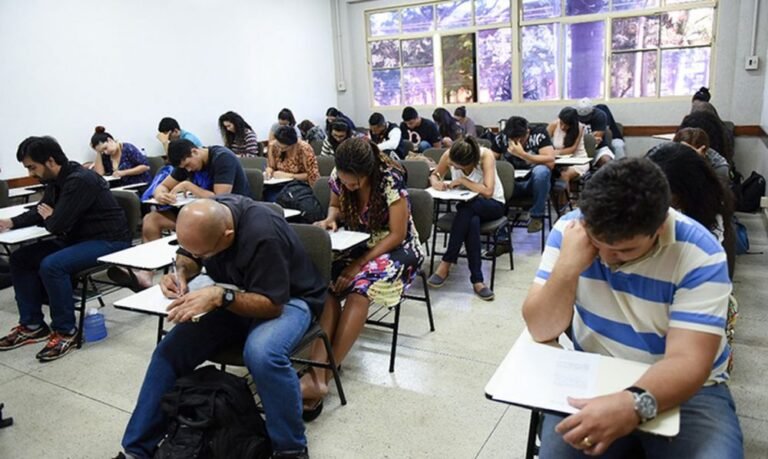 Encceja será realizado neste domingo (23); veja como consultar o local de prova