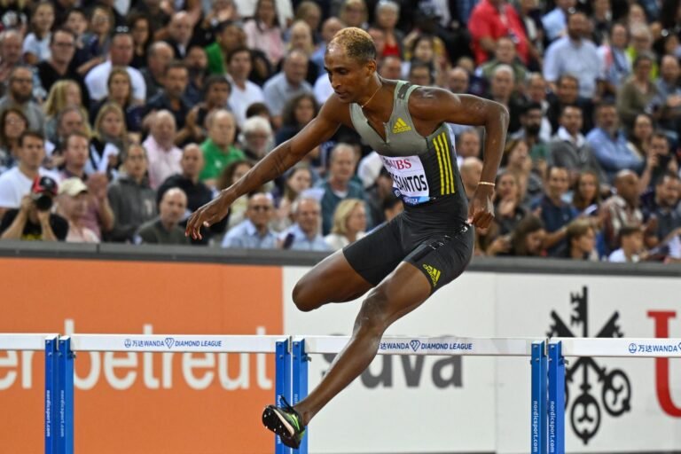 Alison dos Santos, o Piu, quebra recorde mundial dos 400m com barreiras