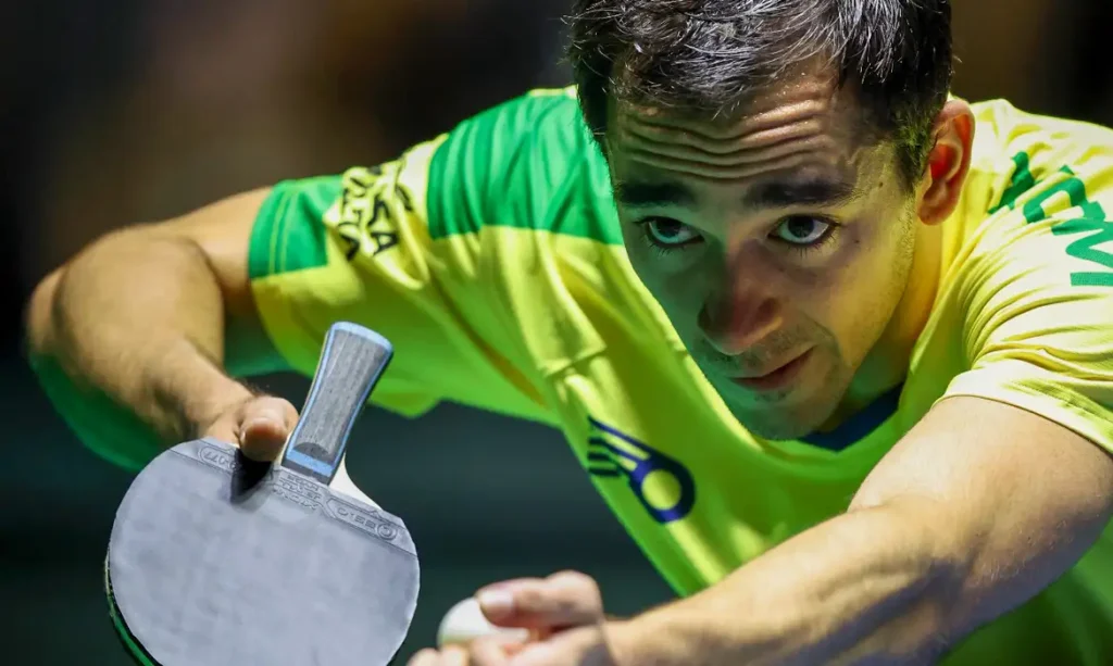 Hugo Calderano enfrenta Félix Lebrun por vaga na semifinal do Europe Smash