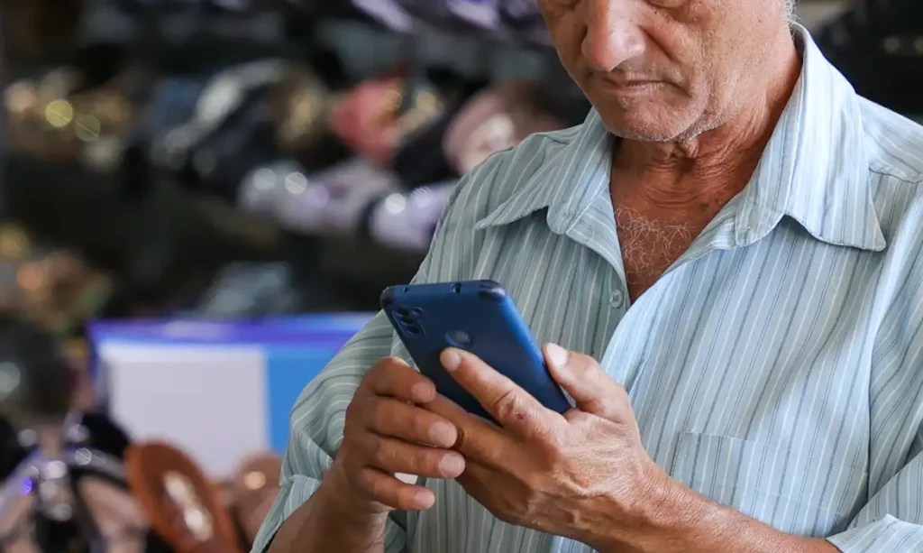 Famílias brasileiras perderam R$ 62,5 bilhões com apostas online em um ano e meio