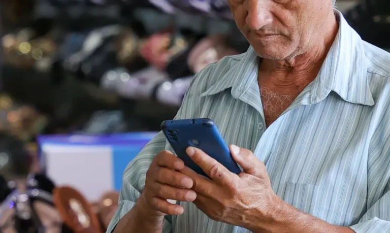 Famílias brasileiras perderam R$ 62,5 bilhões com apostas online em um ano e meio