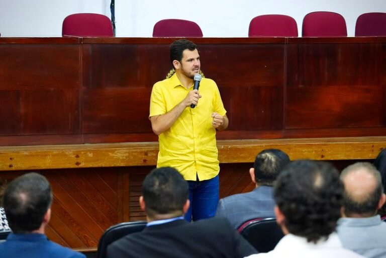 Renato Junior apresenta ações contra queimadas ao MP-AM e oferece estrutura de Manaus a municípios