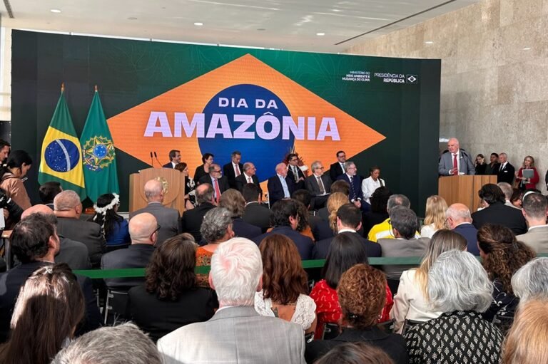 Lula cria quatro reservas no Amazonas e avança na BR-319