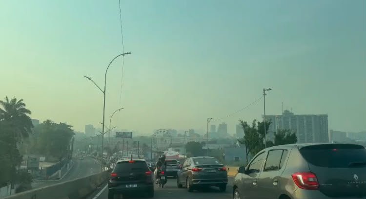 Manaus amanhece coberta por fumaça