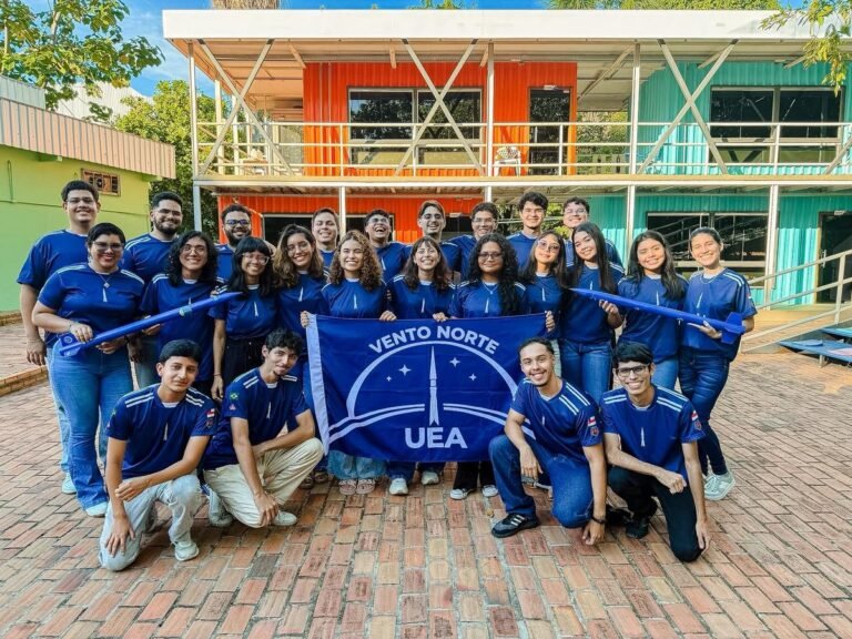 Equipe da UEA faz história com lançamento de foguete em competição internacional