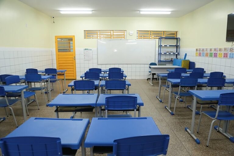 Manaus libera R$ 7,4 milhões do Proesc para 515 escolas